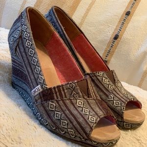 TOMS patterned peep toe wedges